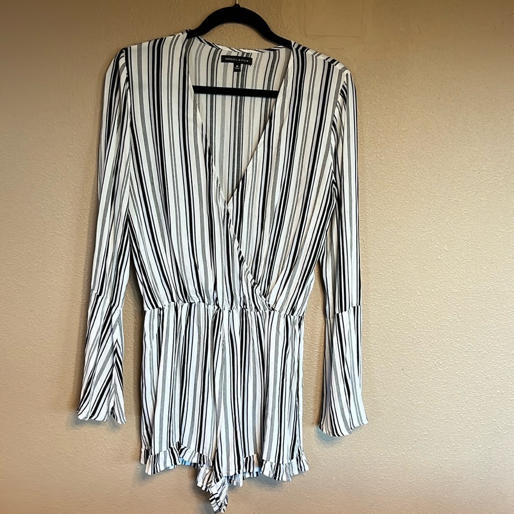 Kendall & Kylie long sleeve romper Size M